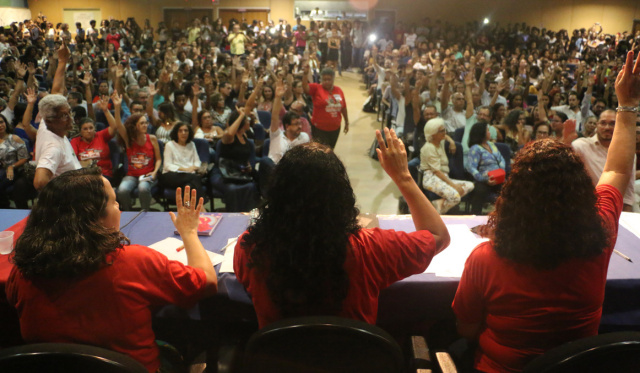 Professores da Uneb aprovam greve por tempo indeterminado