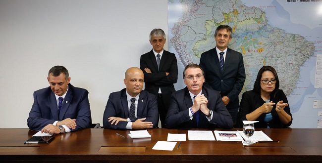 Bolsonaro anuncia liberação de emendas para prefeituras com dívidas; assista