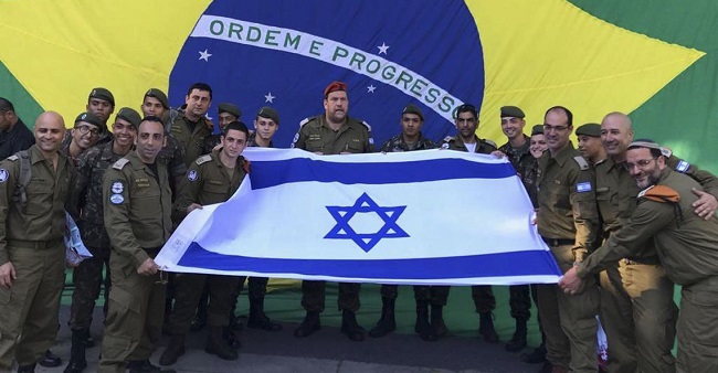 Bolsonaro condecora militares de Israel que trabalharam em Brumadinho