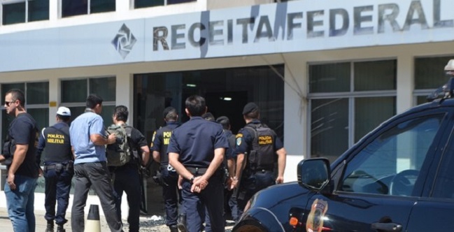 PF investiga violação a dados de Bolsonaro e familiares em escritórios da Receita