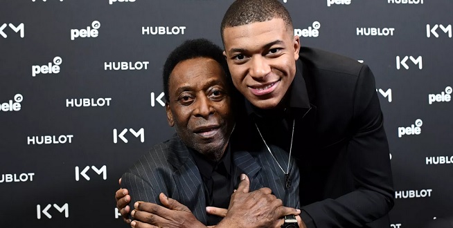 Marca de relógio promove encontro entre Pelé e Mbappé em Paris