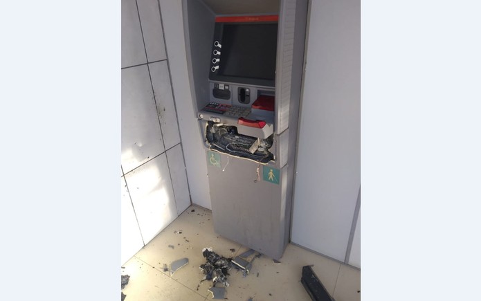 Assaltantes explodem caixa eletrônico na cidade de Mascote