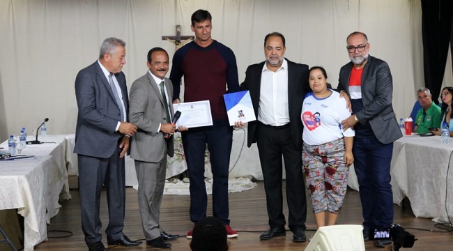 Campeão olímpico de vôlei de praia, Ricardo recebe Título de Cidadão Camaçariense