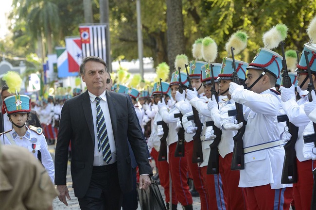 Bolsonaro: “Meta é implantar um colégio militar em cada capital”