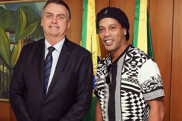 Ronaldinho Gaúcho faz visita a Bolsonaro no Planalto