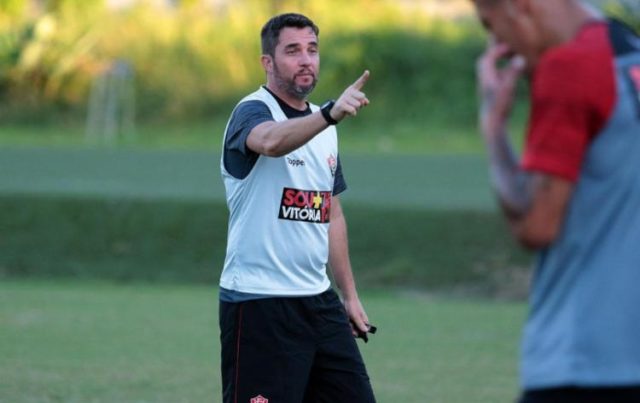 Vitória demite técnico Osmar Loss, que deixa time na vice-lanterna da Série B