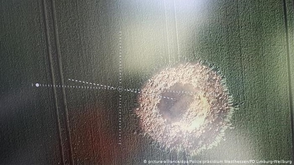 Bomba da 2ª Guerra abre cratera de 10 metros na Alemanha