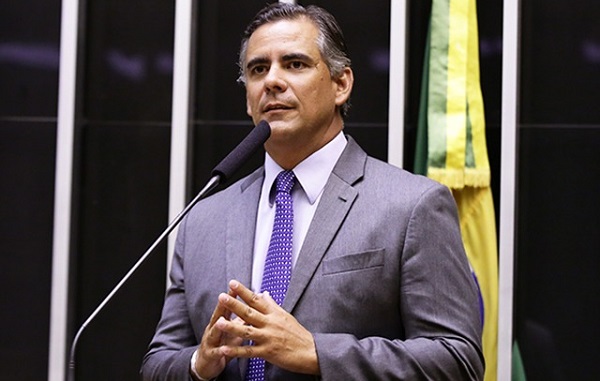 “Queda na produção industrial da Bahia indica falta de poder de reação do governo do Estado”, diz Leur