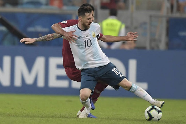 Messi diz que todos os gramados da Copa América são muito ruins
