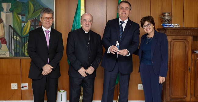 Bolsonaro anuncia que virá à canonização de Irmã Dulce em Salvador; assista
