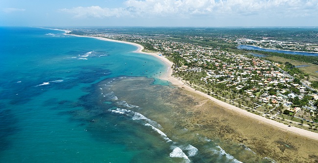 Costa de Camaçari oferece 42 km de praias e festas no verão