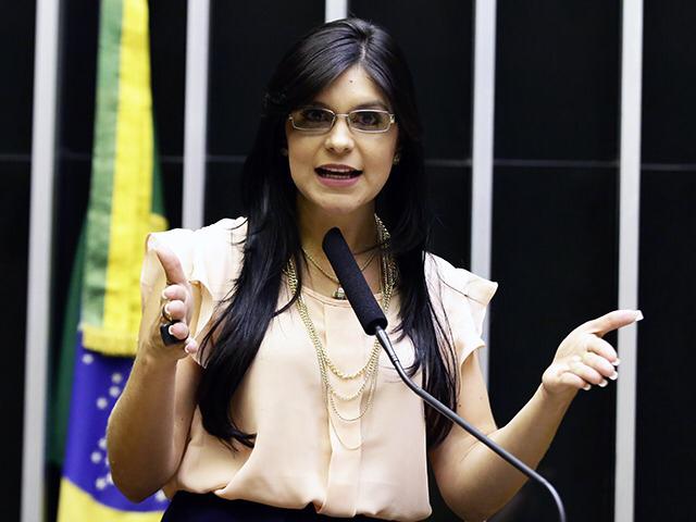 “Bolsonaro se tornou uma farsa”, diz Dayane após demissão de Sergio Moro