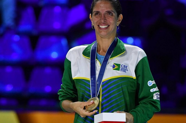 Nathalie Moellhausen conquista primeiro ouro do Brasil em esgrima