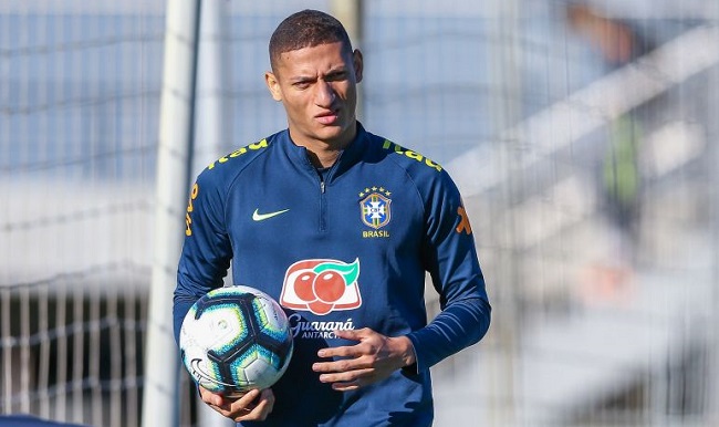 Richarlison se recupera de caxumba e retorna à Seleção Brasileira