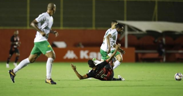 Vitória perde por 1 a 0 para o Cuiabá em pleno Barradão; veja o gol