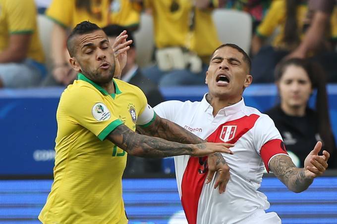 Brasil e Peru decidem título da Copa América neste domingo