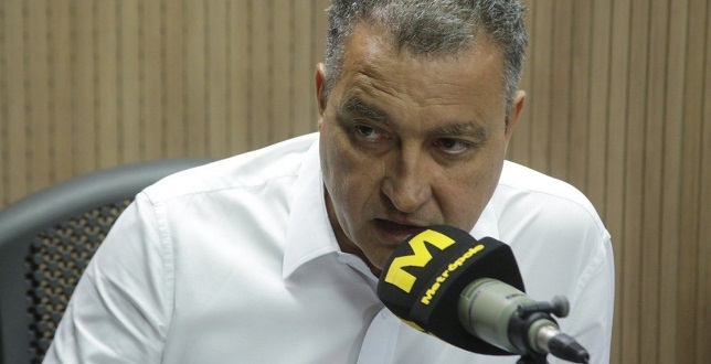 No rádio, Rui Costa acusa Bolsonaro de odiar o povo baiano