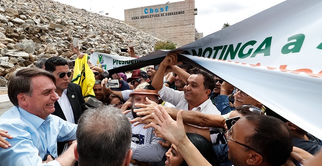 Bolsonaro inaugura usina solar flutuante no reservatório de Sobradinho