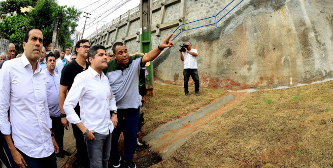 Prefeitura de Salvador inaugura contenção de encosta e escadaria em Luis Anselmo