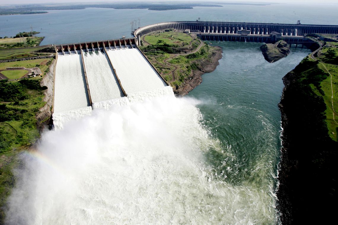 Brasil e Paraguai cancelam acordo sobre venda de energia de Itaipu