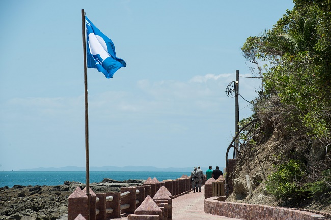 Selo Bandeira Azul é renovado mais uma vez em praia da Ilha dos Frades