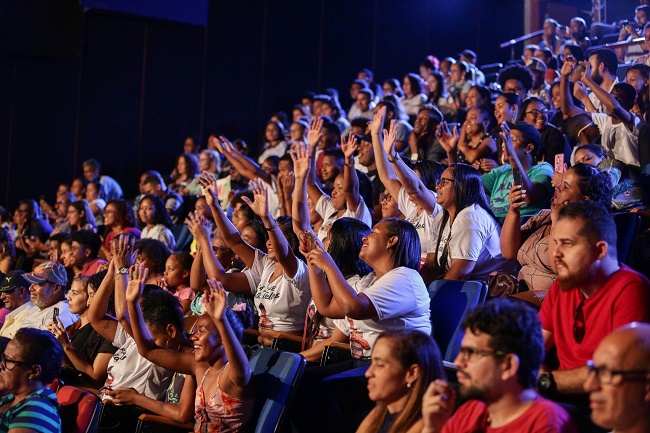 Torcidas animam a semifinal do concurso “A Voz de Camaçari”