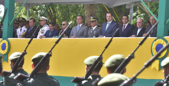 ACM Neto diz que Brasil precisa voltar a crescer em festa da Independência