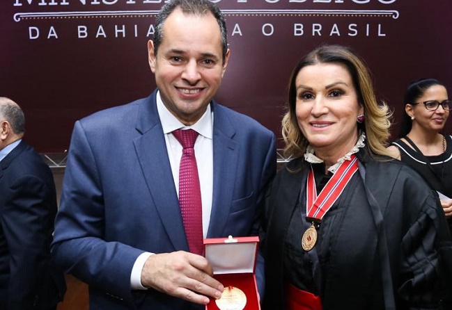 Presidente da ALBA recebe Medalha pelos 410 anos do MPE