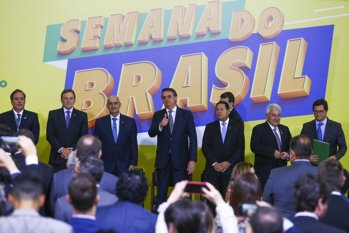 Bolsonaro lança a campanha Semana do Brasil de estímulo ao comércio