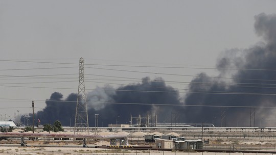 Drones bombardeiam instalações de petróleo da Arábia Saudita