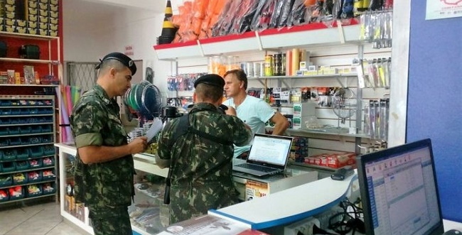 Exército fiscaliza comércio de armas e munições na Bahia e em Sergipe