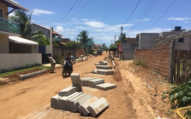 Barra do Jacuípe recebe pavimentação asfáltica em 17 ruas