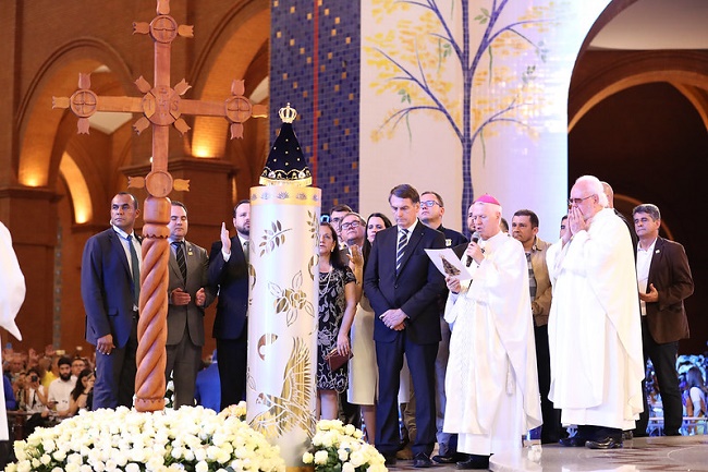 Bolsonaro participa de missa no Santuário de Aparecida