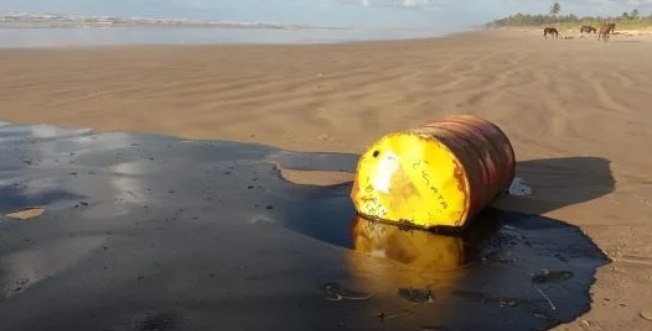 PF e Marinha vão atrás de clientes da Shell que compraram tambores de petróleo