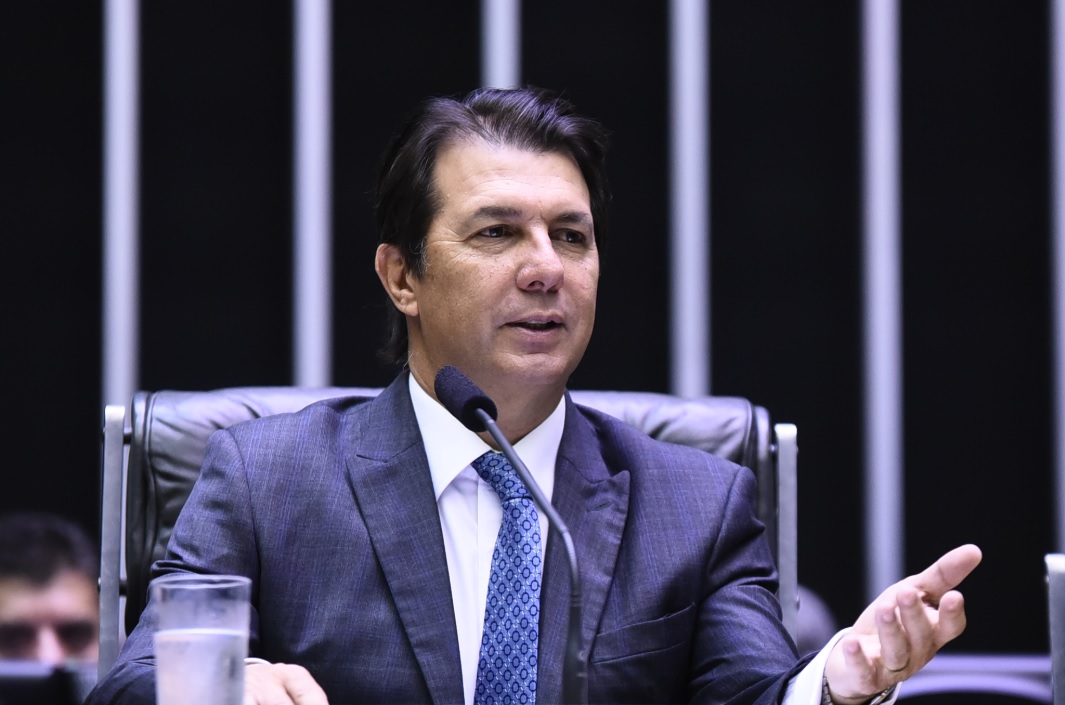 Arthur Maia diz que Rui Costa “praticou estelionato político” na reforma da Previdência
