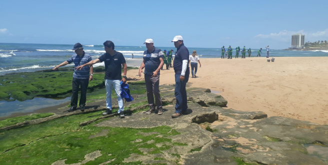 Prefeitura faz pente-fino para remover óleo nas praias de Salvador