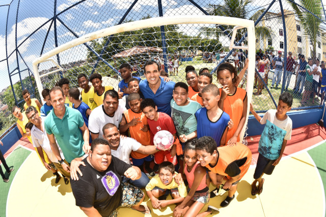 Bruno Reis entrega quadra esportiva no Jardim Nova Esperança