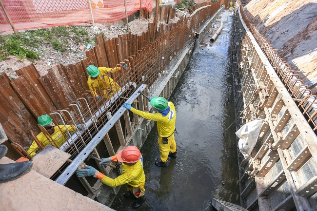 Tráfego da Avenida Rio Camaçari é alterado em virtude da obra no canal