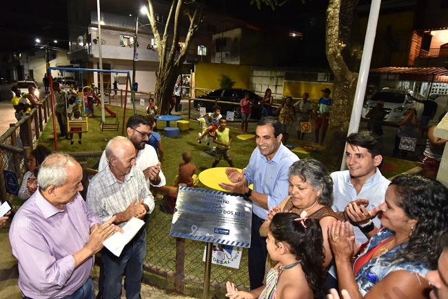 Bruno Reis entrega espaço de lazer revitalizado em Cassange