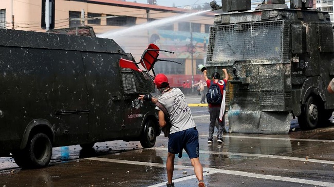 Congresso do Chile sofre tentativa de invasão por manifestantes