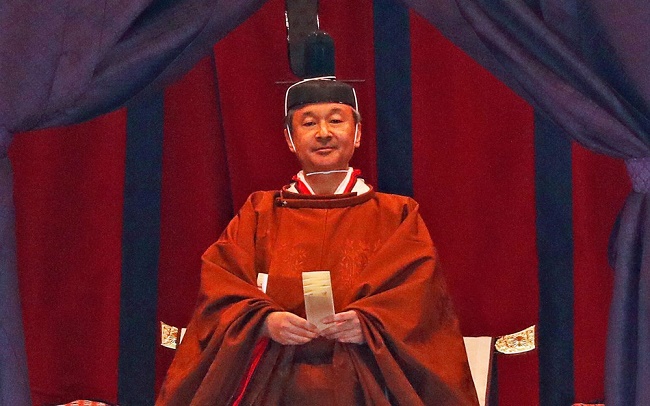 Japão entroniza o imperador Naruhito diante de 2 mil convidados