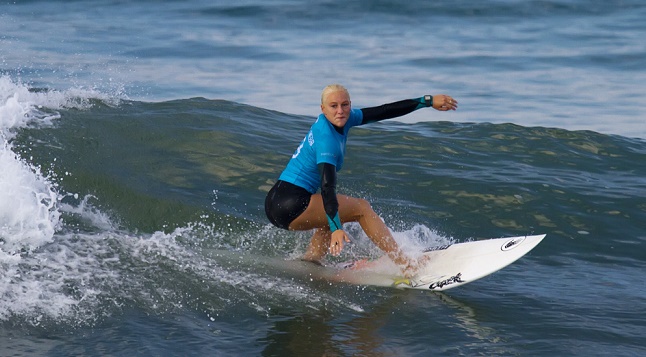 Surfista Tati Weston garante vaga nas Olimpíadas de Tóquio