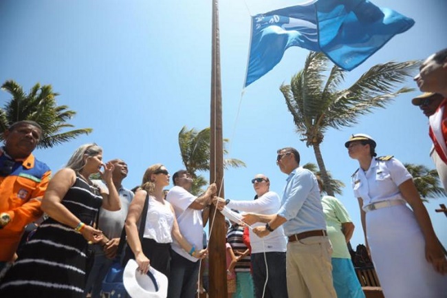 Guarajuba recebe certificado internacional Bandeira Azul