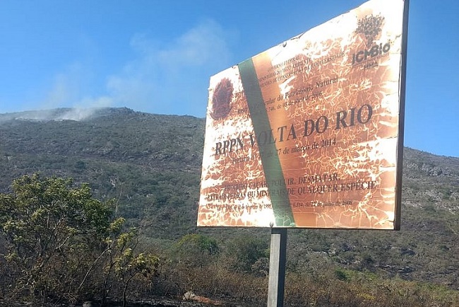 Incêndio avança já por três dias na Serra das Almas em Rio de Contas