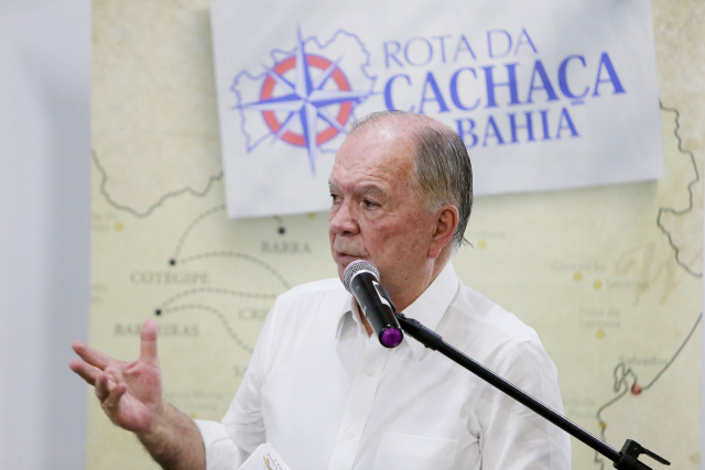 João Leão incentiva criação da primeira associação dos produtores de cachaça