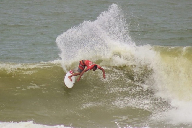 Arembepe recebe Camaçari Open de Surf neste fim de semana
