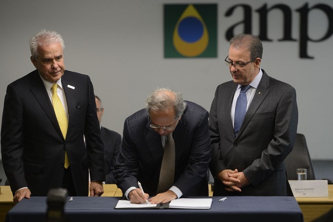 União e Petrobras assinam termo aditivo da cessão onerosa