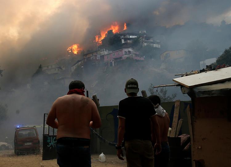 Chile declara estado de alerta após incêndio em Valparaíso