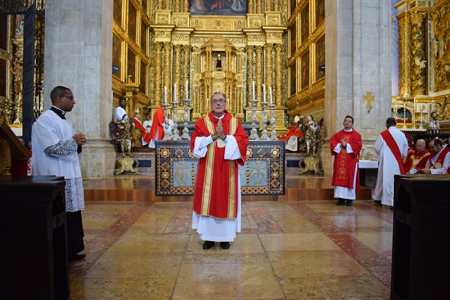 Catedral Basílica de Salvador ganha novo altar e novo diácono