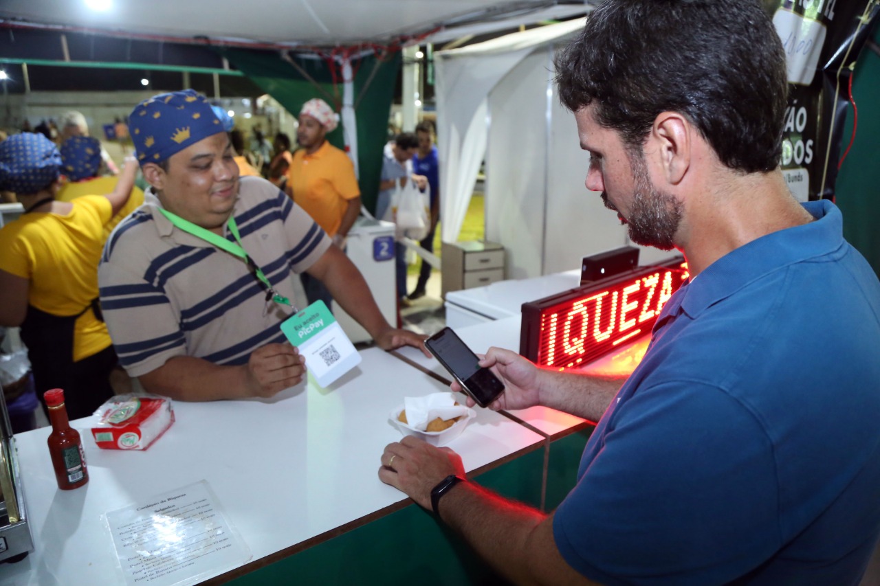 Público do Festival Virada Salvador pode comprar alimentos com celular